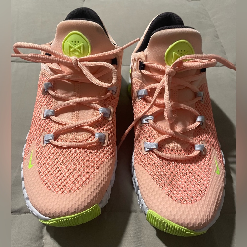 Nike Free Metcon 4 Women's Workout Shoes
Size: 9.5